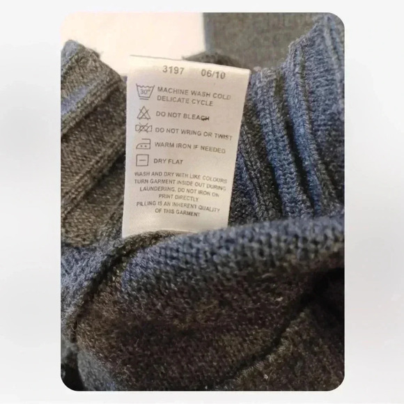 Levi’s Wool Blend Grey Pullover  Knit Sweater V Neck Size Large - Picture 7 of 11